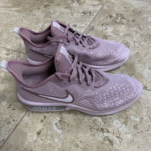 Women’s Nike Tennis Shoes